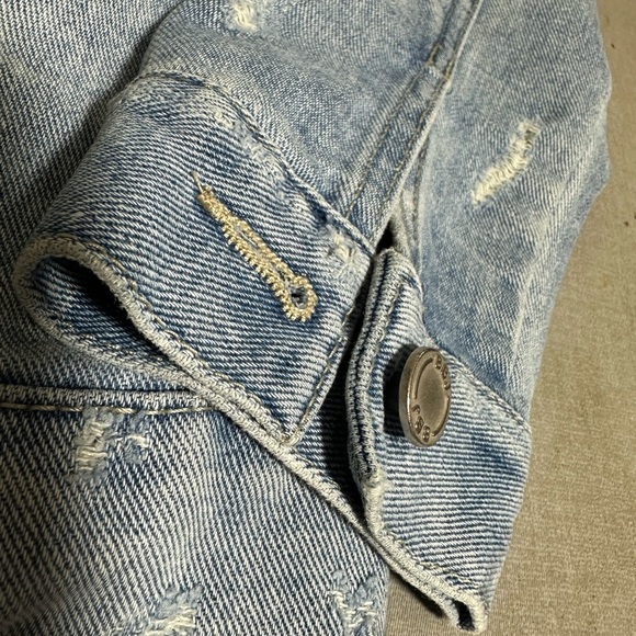 BBJ Los Angeles Distressed Denim Trucker Jacket Light Blue Wash Women’s Small - Picture 10 of 12